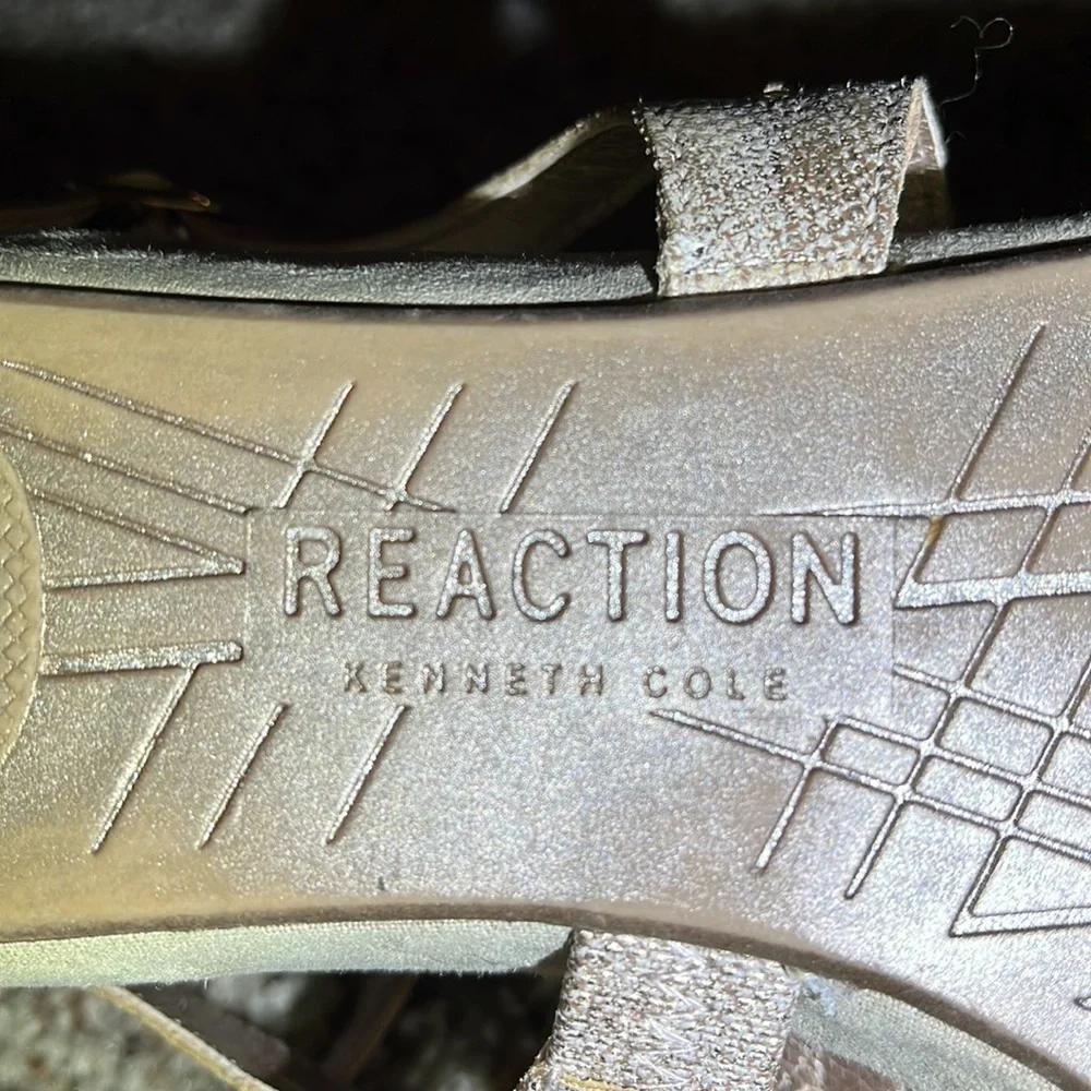 Reaction Kenneth Cole Sandals size 9 Strappy Gladiator Tan and Gold Tone - Picture 8 of 16